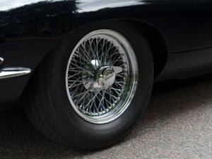 Image 9/25 of Jaguar E-Type 3.8 (1964)