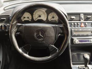 Image 18/37 of Mercedes-Benz C 43 AMG T (1998)