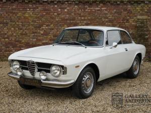 Image 1/50 of Alfa Romeo Giulia 1300 GT Junior (1970)