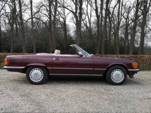 Image 10/38 of Mercedes-Benz 560 SL (1986)