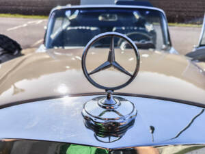 Imagen 25/26 de Mercedes-Benz 220 SE b (1964)
