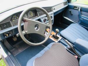Bild 15/25 von Mercedes-Benz 190 D 2.5 (1986)