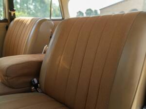 Image 35/50 of Mercedes-Benz 200 (1966)