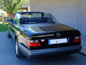 Imagen 33/171 de Mercedes-Benz E 220 (1994)