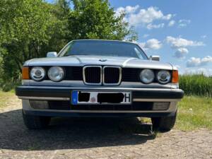 Image 27/33 de BMW 735i (1990)