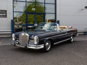 Image 21/30 of Mercedes-Benz 250 SE (1967)