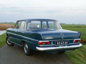 Image 23/39 of Mercedes-Benz 200 (1967)