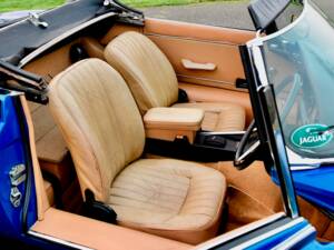 Image 9/14 de Jaguar E-Type V12 (1974)