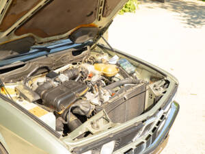 Image 60/63 of BMW 528i (1984)