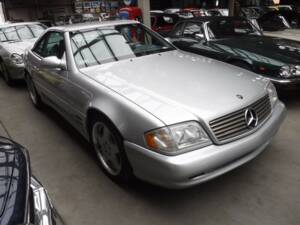 Imagen 39/49 de Mercedes-Benz SL 500 (2000)