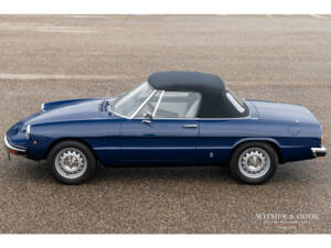 Image 8/33 of Alfa Romeo 1600 Spider (1975)