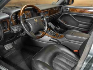 Imagen 4/5 de Daimler Six (1995)