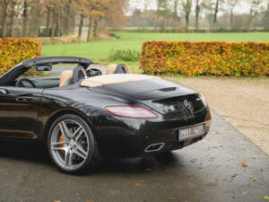 Image 68/100 of Mercedes-Benz SLS AMG Roadster (2011)