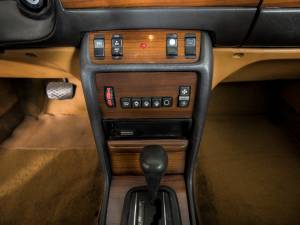 Bild 23/50 von Mercedes-Benz 300 D Turbodiesel (1982)