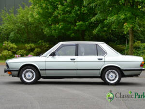 Image 2/50 of BMW 525i (1983)