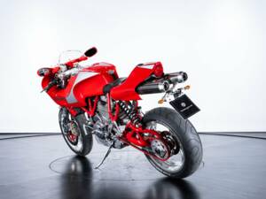 Immagine 2/50 di Ducati DUMMY (2003)