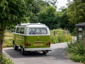 Image 34/47 of Volkswagen T2b Camper (1977)