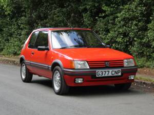 Imagen 1/17 de Peugeot 205 GTi 1.6 (1989)