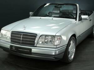 Immagine 1/30 di Mercedes-Benz E 320 &quot;Final Edition&quot; (1997)