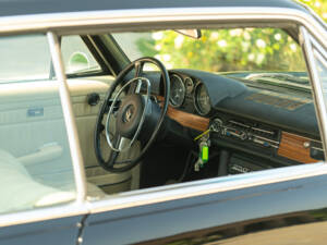 Image 29/50 of Mercedes-Benz 250 CE (1970)