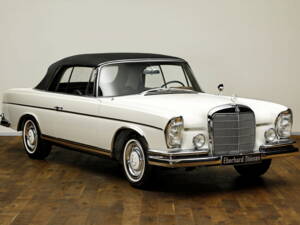 Image 24/25 of Mercedes-Benz 300 SE (1963)