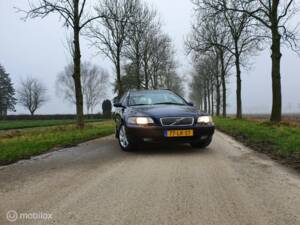 Image 3/31 of Volvo V 70 2.4 (2003)