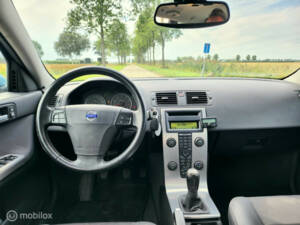 Bild 17/32 von Volvo V 50 2.4 (2005)