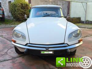 Image 2/10 de Citroën DS 20 (1971)