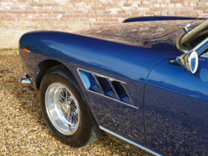 Image 21/50 of Ferrari 330 GT (1966)