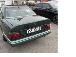 Bild 3/7 von Mercedes-Benz 230 E (1990)