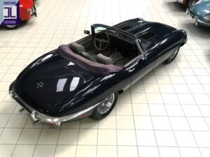 Image 10/49 de Jaguar E-Type (1970)