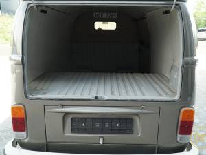 Bild 15/20 von Volkswagen T2b panel van (1977)