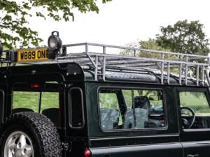 Image 10/16 of Land Rover Defender 90 &quot;50th Anniversary&quot; (2000)