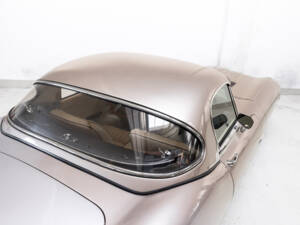 Image 37/37 de Jaguar E-Type (1968)