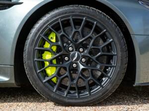 Image 6/50 de Aston Martin V12 Vantage AMR (2017)