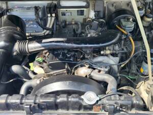 Image 47/55 of Mercedes-Benz 200 GE (SWB) (1990)