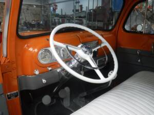 Image 11/50 of Ford F-1 (1948)