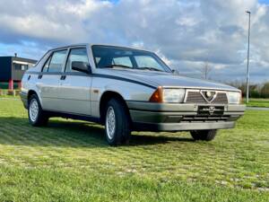 Imagen 3/23 de Alfa Romeo 75 1.6 (1988)