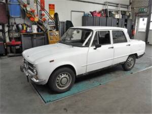 Image 12/50 of Alfa Romeo Giulia 1300 Super (1971)