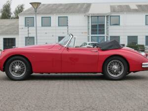 Image 2/7 of Jaguar XK 150 SE DHC (1958)