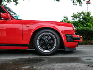 Image 14/35 of Porsche 911 Carrera 3.2 (1985)