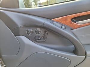 Bild 70/97 von Mercedes-Benz SL 500 (2004)