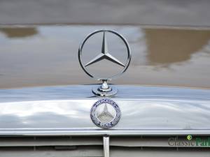 Afbeelding 48/50 van Mercedes-Benz 230 CE (1982)