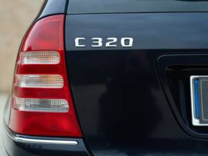 Image 16/50 of Mercedes-Benz C 320 T (2001)