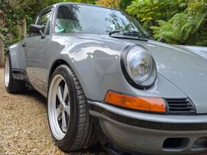 Image 30/100 of Porsche 911 Carrera 2 (1989)