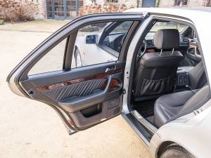 Bild 33/45 von Mercedes-Benz S 500 (1995)