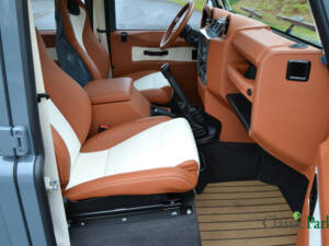 Imagen 22/50 de Land Rover Defender Tophat (2007)