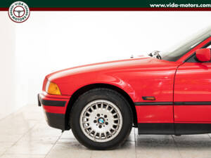 Immagine 5/20 di BMW 318i (1994)