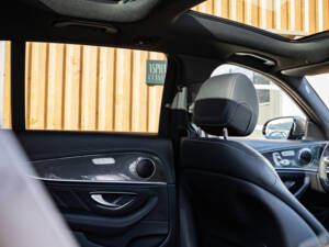 Bild 22/28 von Mercedes-Benz AMG E 63 S 4MATIC+ T (2017)