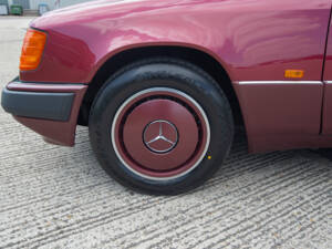 Bild 20/23 von Mercedes-Benz 200 E-16 (1993)